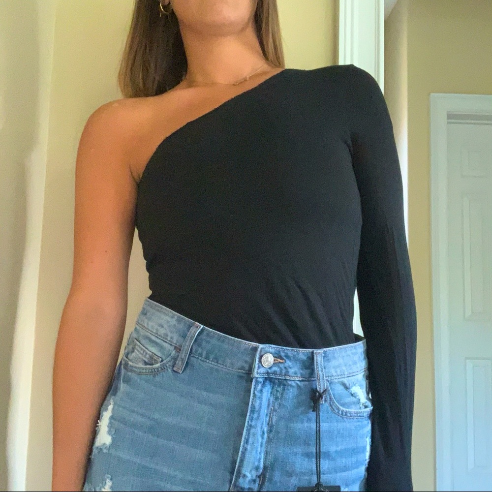 ELIZABETH AND JAMES One-Shoulder Long Sleeve